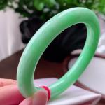 满绿圆条手镯